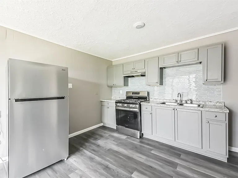 14249 Brownsville St — Photo 7