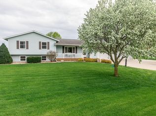 30 Kinson Ct, Robins, IA 52328
