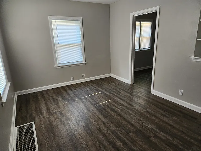 4133 Harrison St — Photo 4