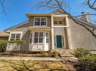 11 Sycamore Ln, Randolph, NJ 07869