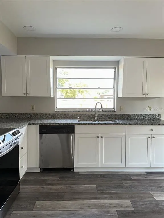 4 bed, 2.5 bath, 1881 sqft, $2,395 — Photo 3