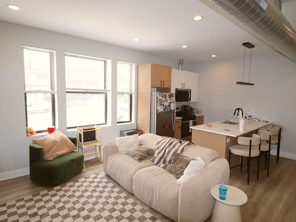 1st image of 2401 N Kedzie Blvd #1