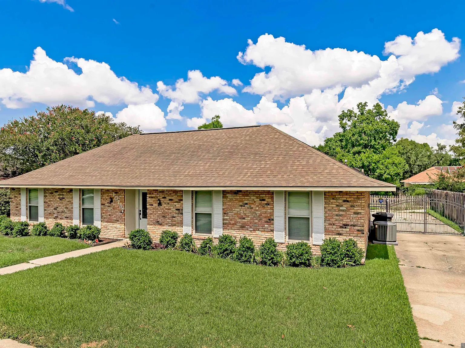 3 bed, 1813 sqft, $2,100 — Photo 2