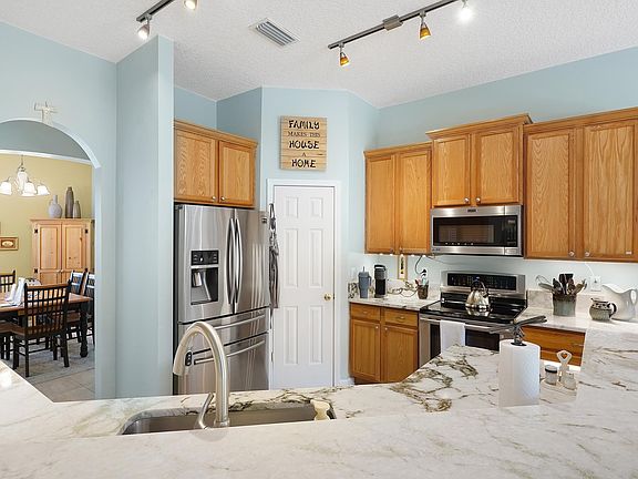 5th image of 120 Summerhill Cir