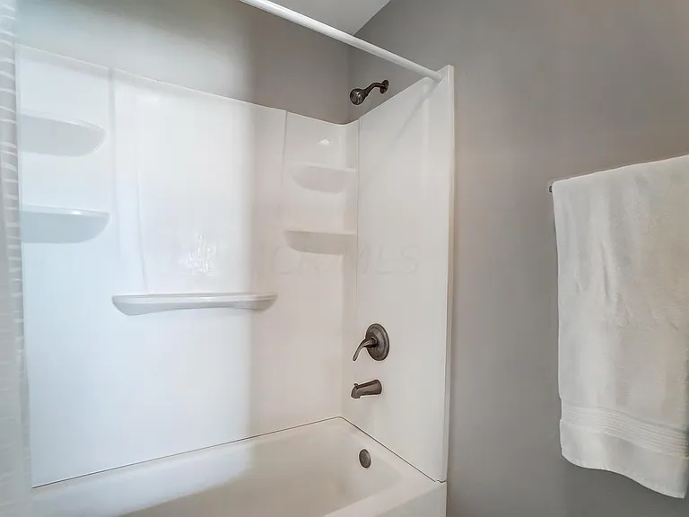 147 Whitethorne Ave — Photo 23