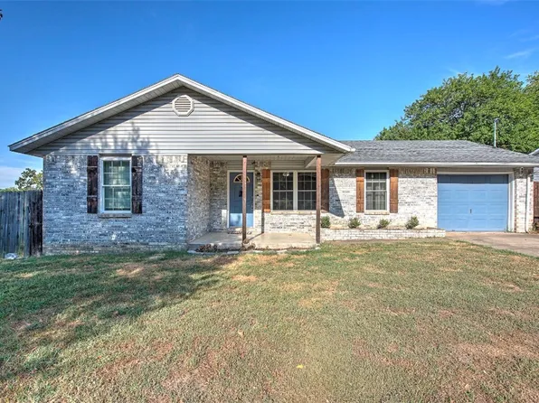 308 Wallace St, Prairie Grove, AR 72753