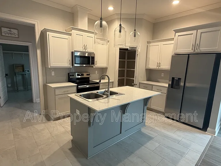 102 Ancona Ln — Photo 4