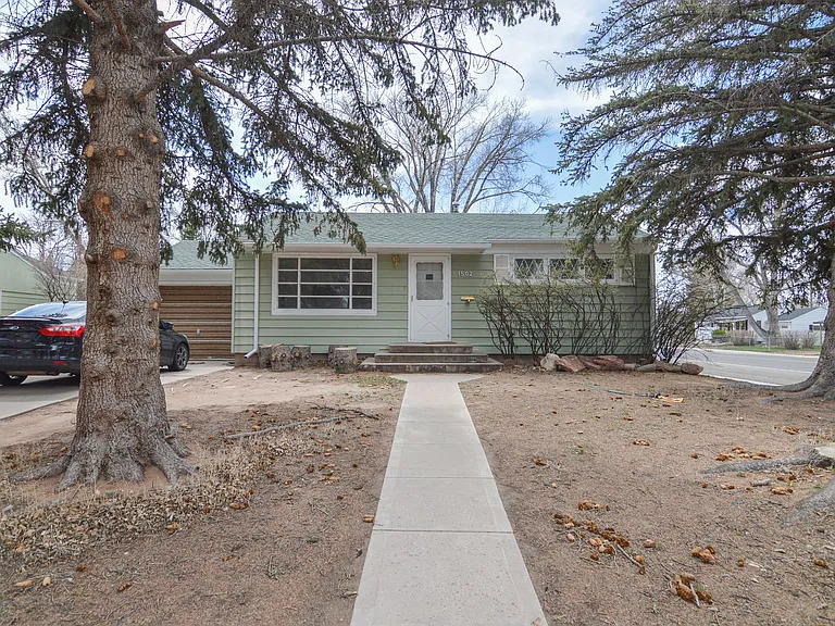 1502 Steele St — Photo 1