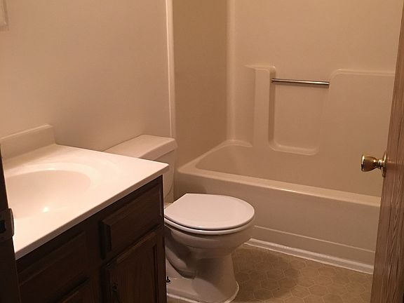 5th image of 122 Jackson Pl #8