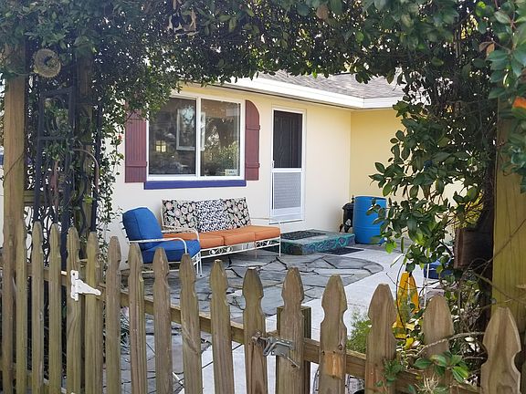 Quaint and Cozy Waterfront