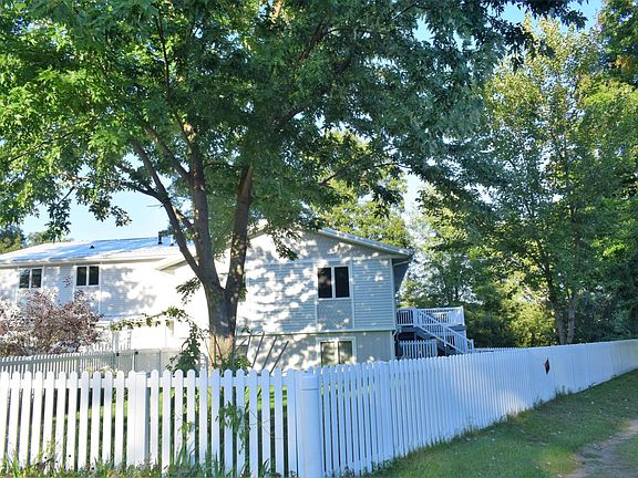 2nd image of 472 Whispering Oaks Dr