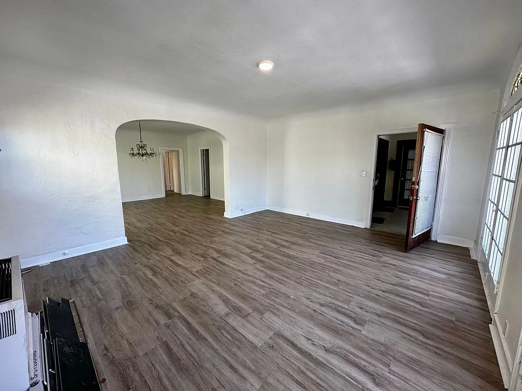 2 bed, 2.0 bath, 1400 sqft, $2,750 — Photo 2