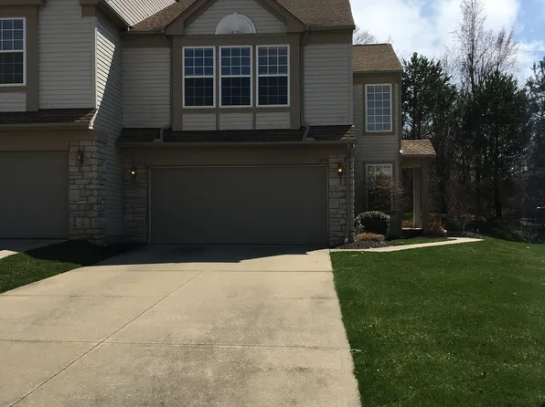 1374 S Yorkshire Dr, Broadview Heights, OH 44147