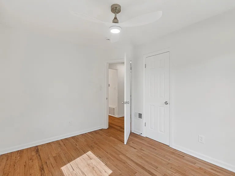 6041 Walrond Ave — Photo 8