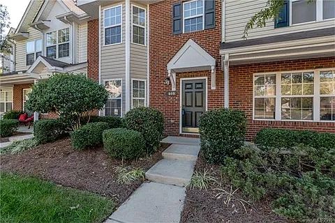 1st image of 609 Gelderland Dr
