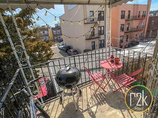 Rented by Realty 2000 Corp | media 15