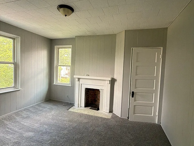 943 Rosemont Ave — Photo 2
