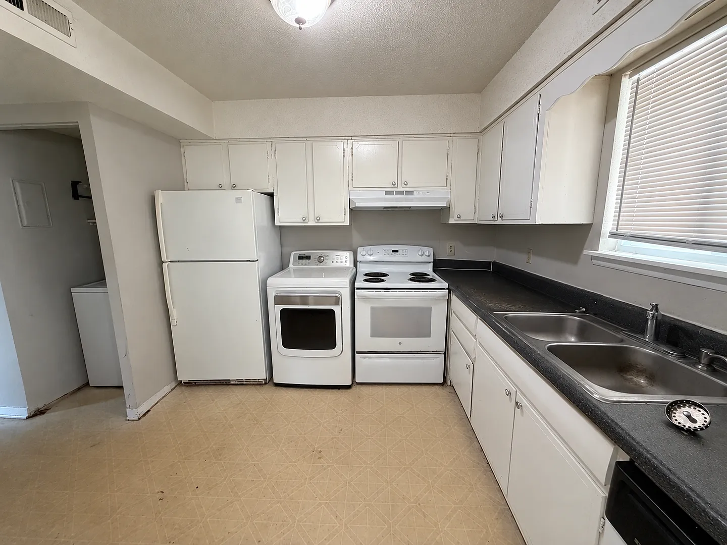 2 Bed 2.5 Bath - 10 Minutes to Downtown — Photo 4