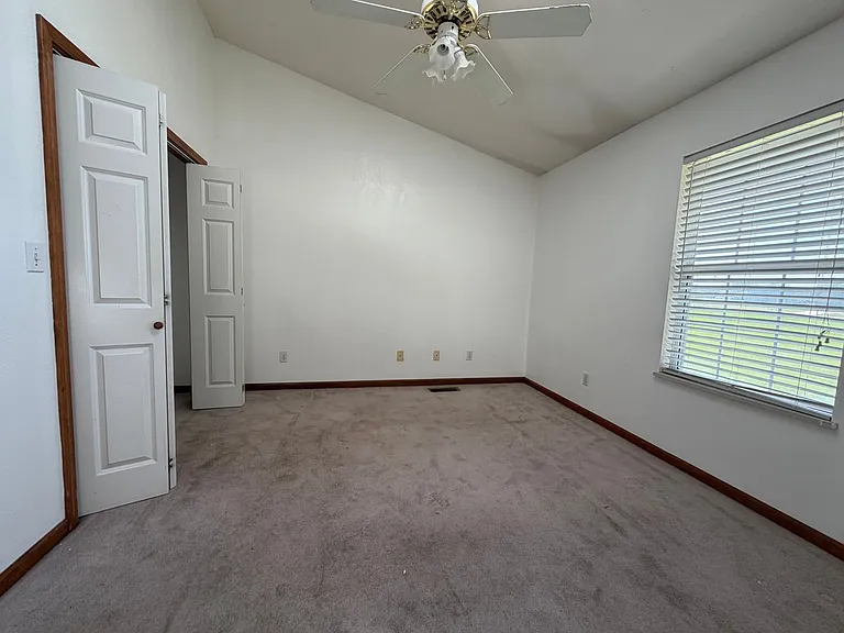 176 Jennifer Ct — Photo 4