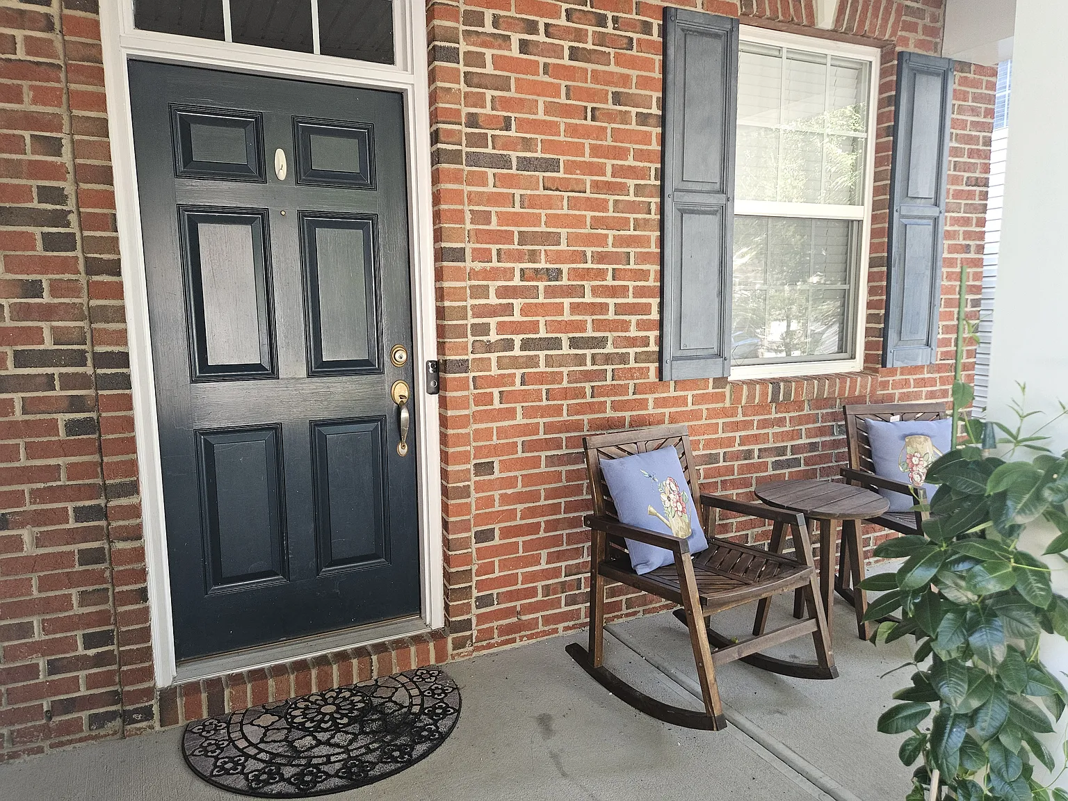 3 bed, 2.5 bath, 2474 sqft, $2,490 — Photo 2