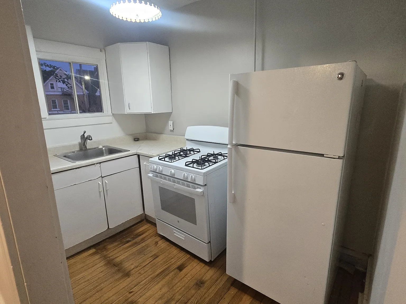 2 bed, $990 — Photo 4