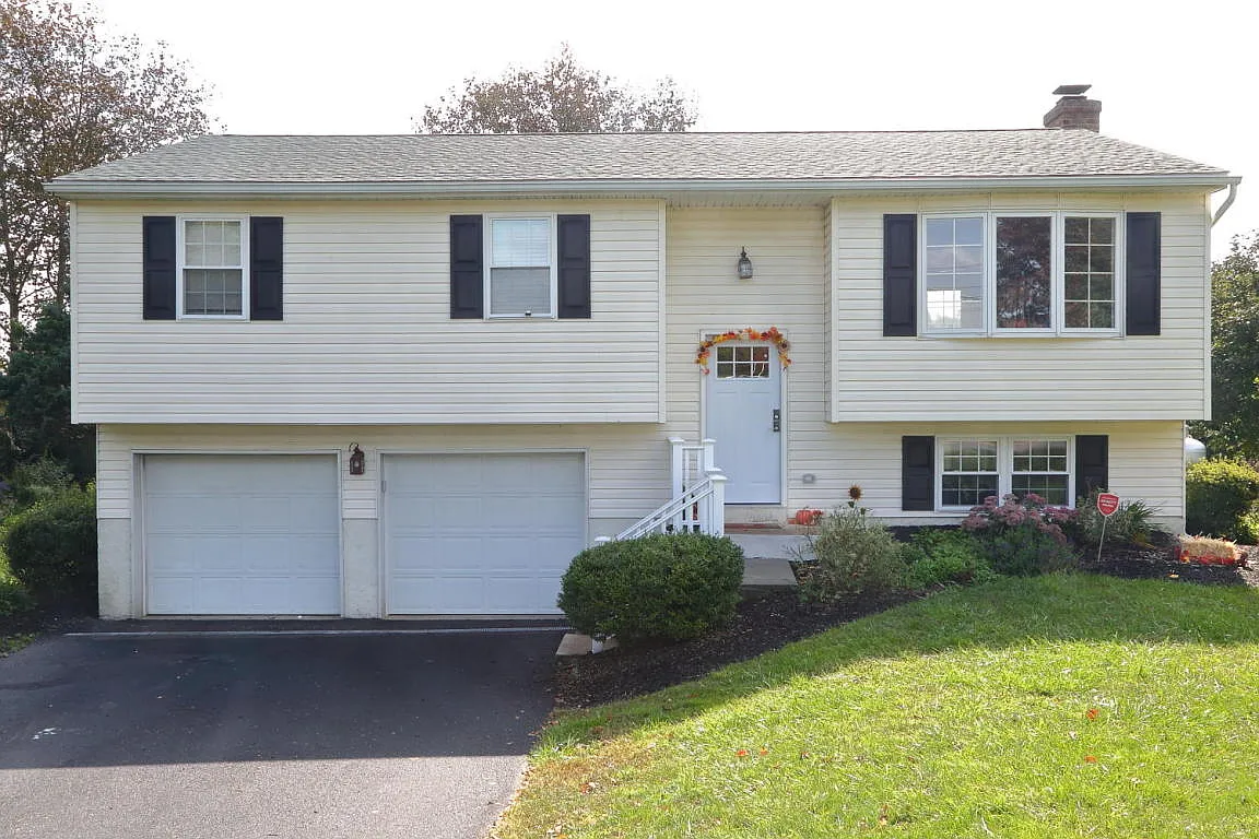 1257 Manor Blvd photo 1