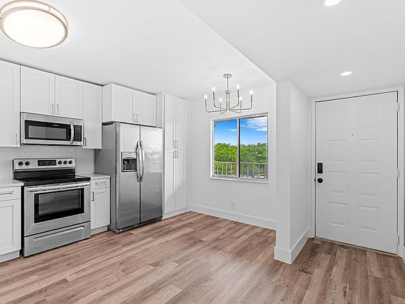 5th image of 7301 Amberly Ln APT 403