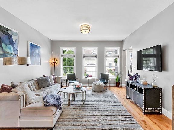5th image of 1275 Newbury Highland