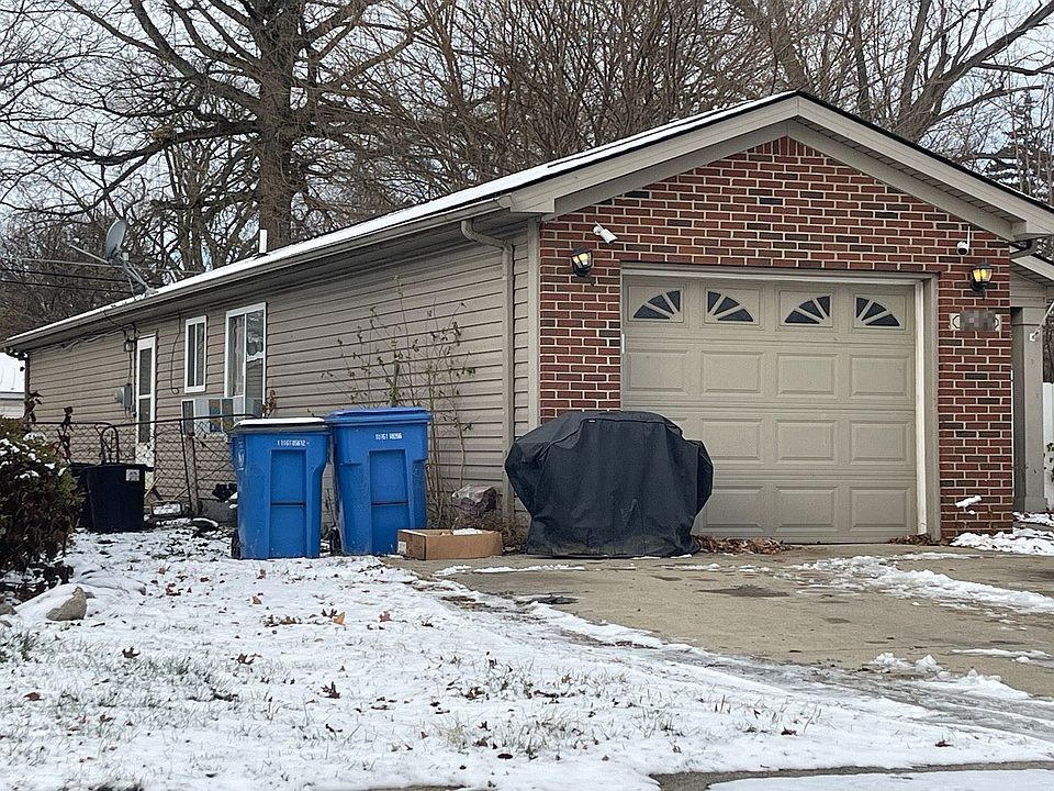 2nd image of 4452 Croissant St