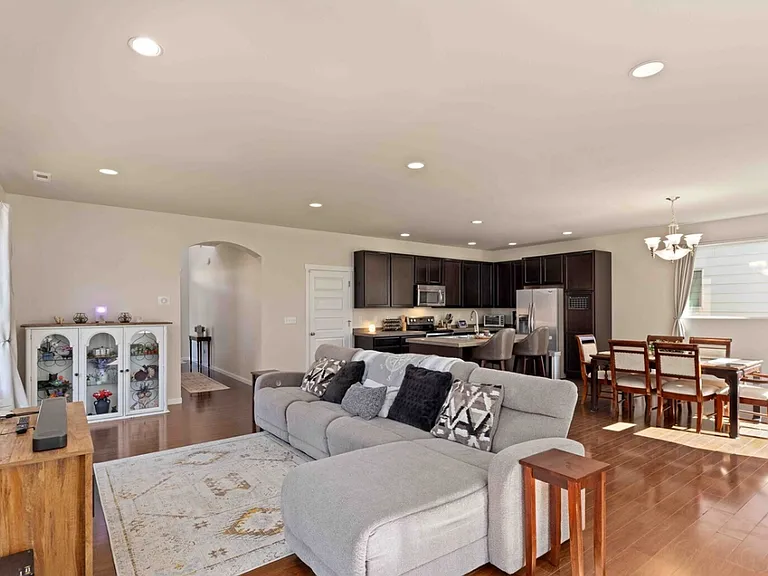120 Pickford Pl SW — Photo 4