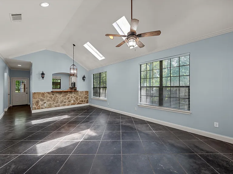 316 Garden Dr — Photo 5