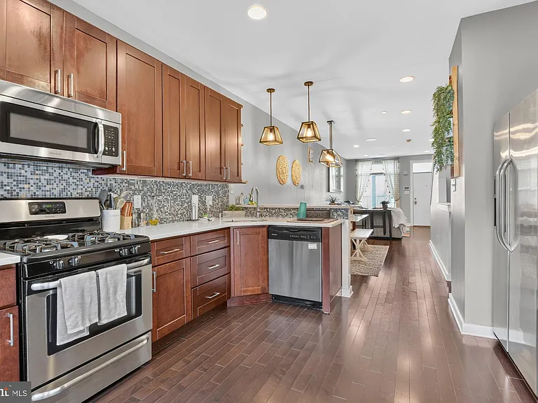 2441 Coral St — Photo 11