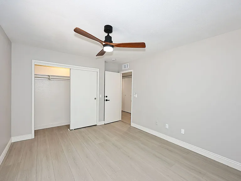 2131 E Geneva Dr — Photo 22