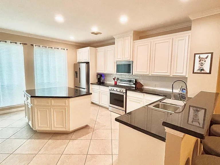 1310 W Webster St — Photo 14