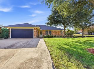 5240 Hill Ridge Dr, Fort Worth, TX 76135