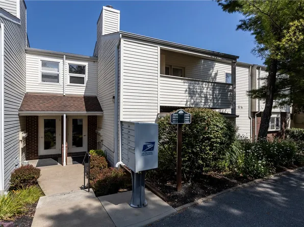 2006 Kenzie Dr, Pittsburgh, PA 15205