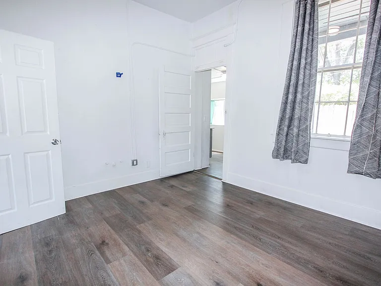 215 E Willis St — Photo 11