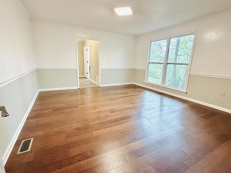 7905 Castleton Ln — Photo 19