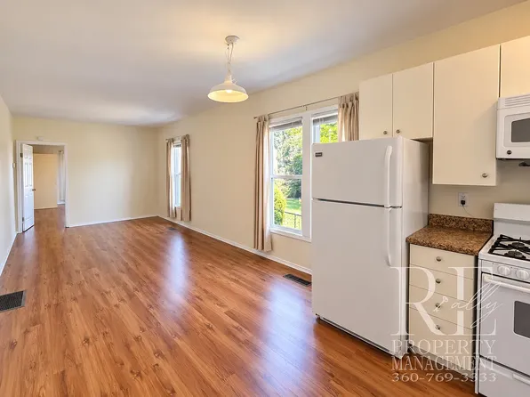1215 Burwell St APT B, Bremerton, WA 98337
