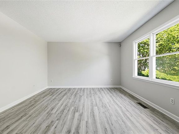 5th image of 3319 Argyle Ln