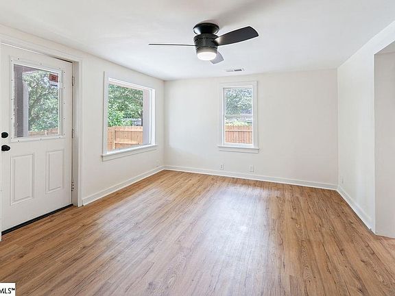 3rd image of 367 Dakota St