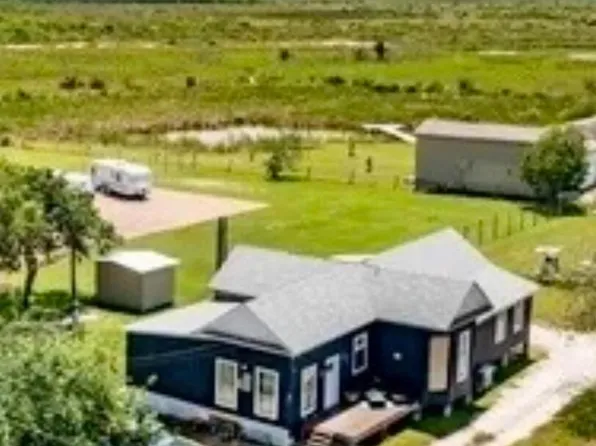 71 N Avril Dr, Port LaVaca, TX 77979
