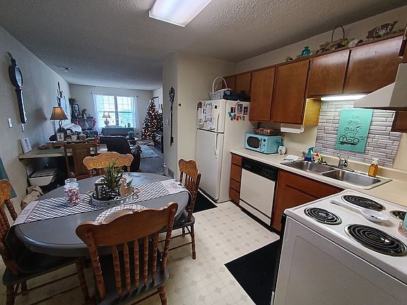 4th image of 17900 E 18th Ct S #17900