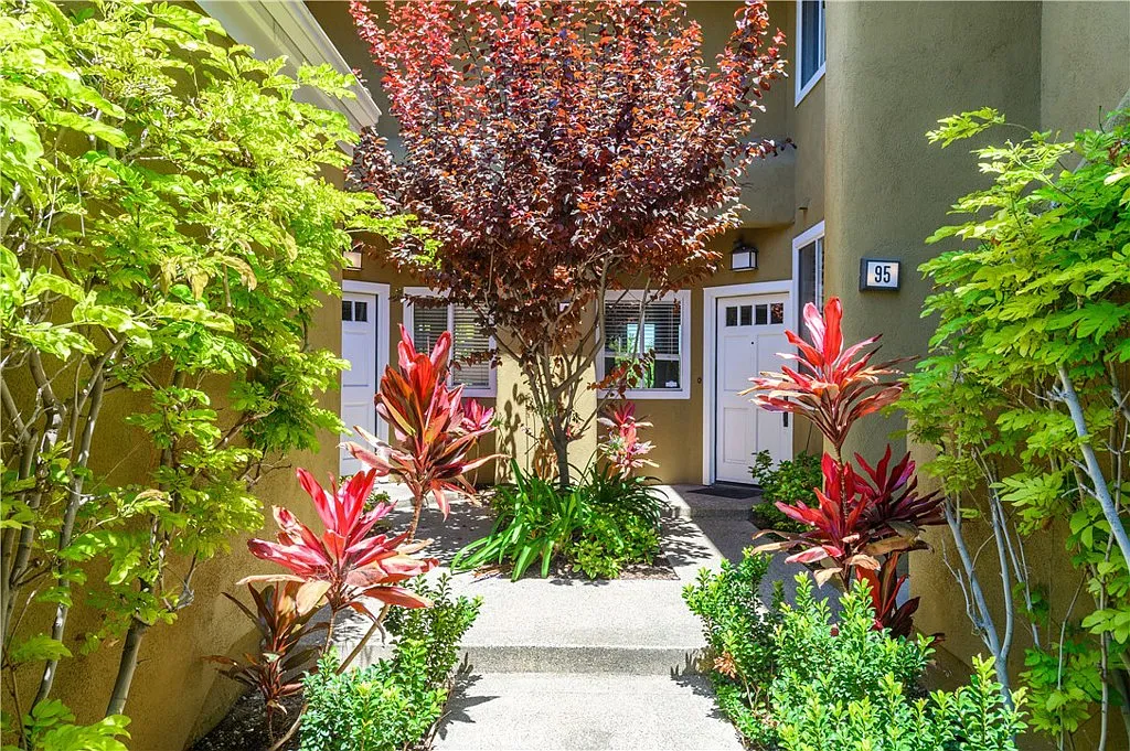 1 bed, 300 sqft, $1,750 — Photo 1