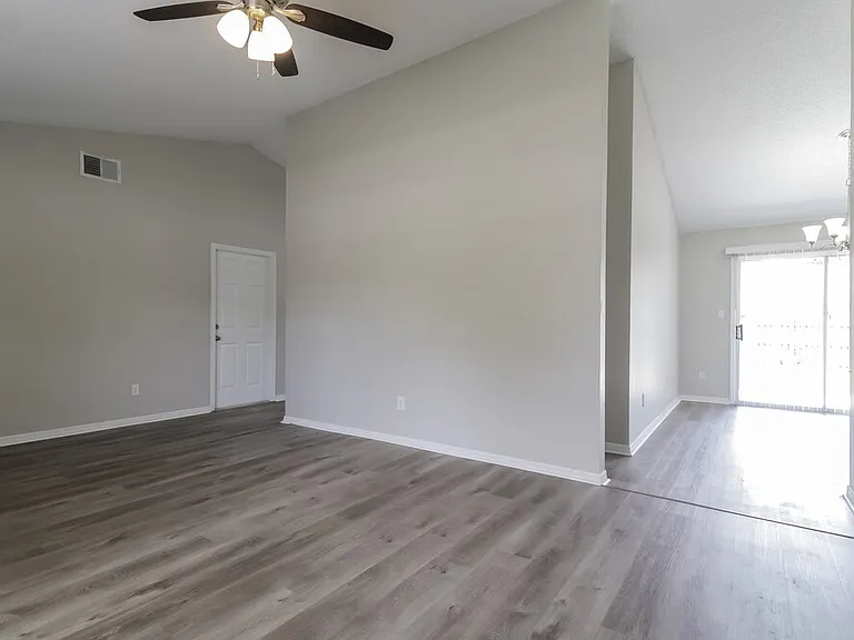 1034 Gore Dr — Photo 8