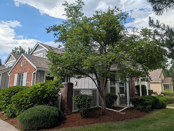 Exterior 3004 fonts and side a greenbelt