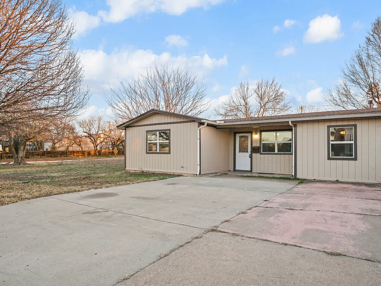3 bed, 1350 sqft, $1,395 — Photo 3