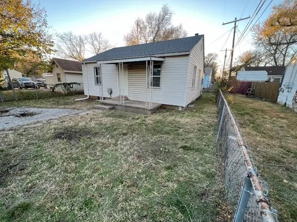 3814 E Cessna Dr, Wichita, KS 67210