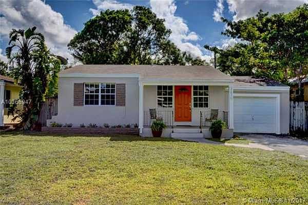 Home For Sale In Hollywood Park