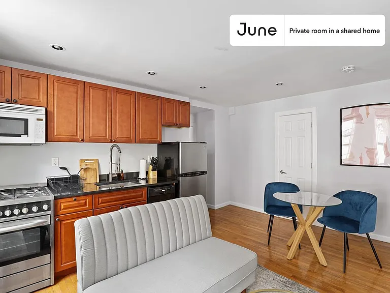 226 E 7th St #B — Photo 11